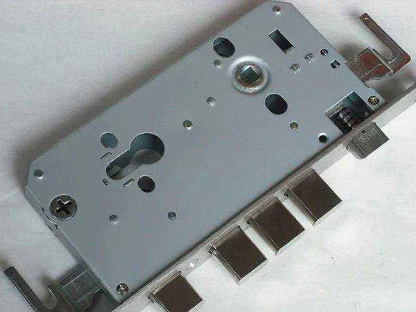 新平24小时上门开锁公司