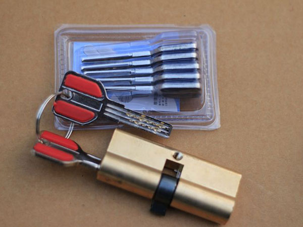 新平24小时上门开锁公司