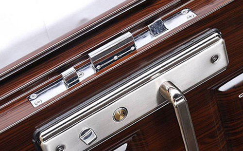 新平24小时上门开锁公司